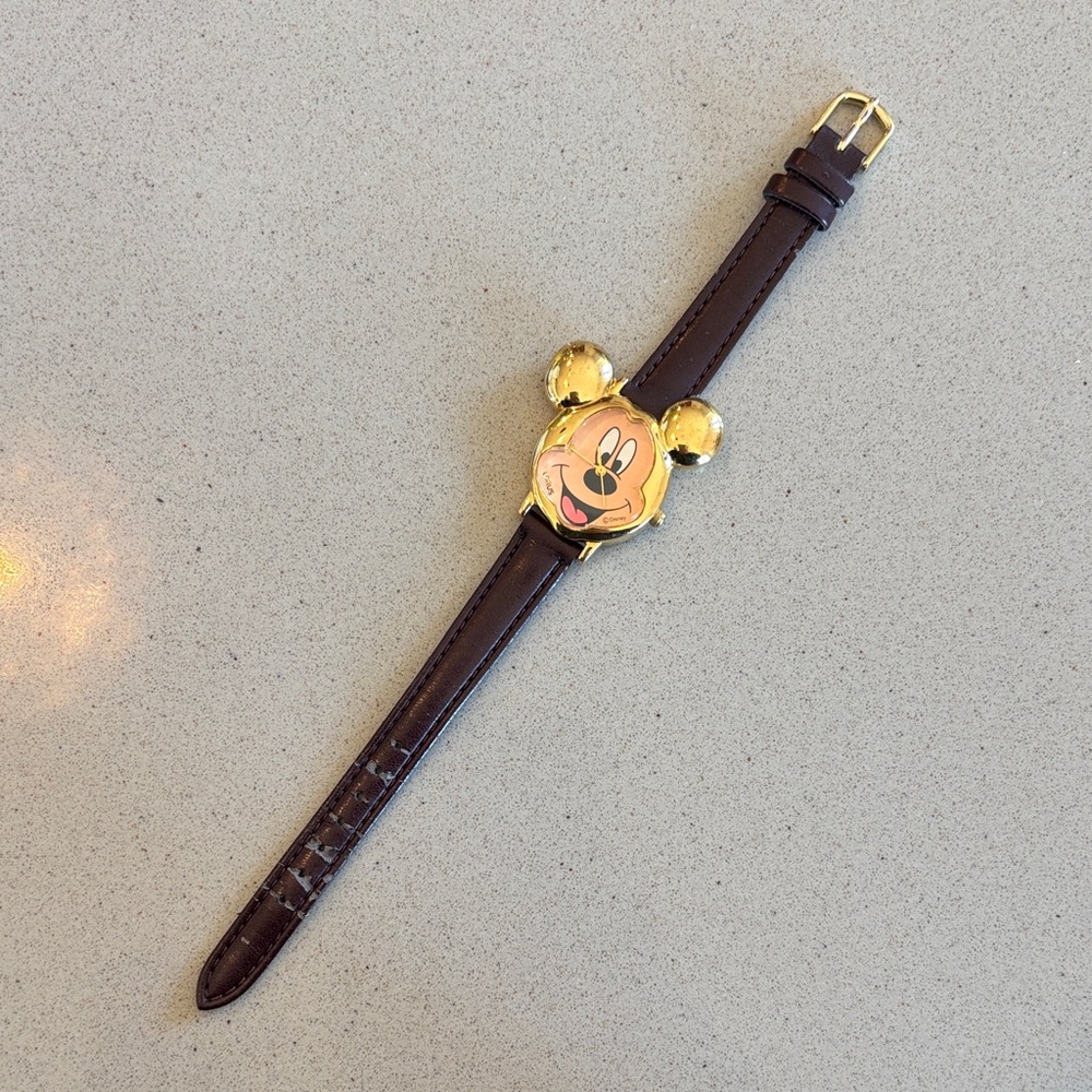 Vintage Disney Mickey Mouse Gold and Brown Lorus Watch Disneyland Paris